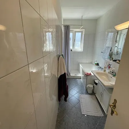 Apartman 2-zimmer-wohnung Im Zentrum Bei Enge In Seenahe